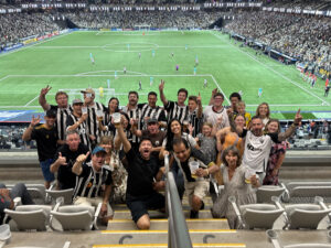 Estrangeiros vivem o Galo na Arena MRV