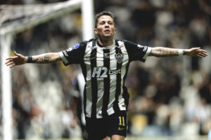 Galo vence o Cienciano na Arena MRV
