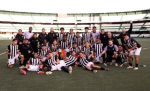 Galinho vira no Couto Pereira e vai à final