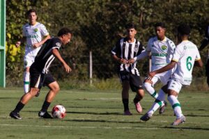 Galinho vence Cuiabá fora de casa