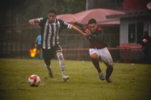 Crias do Galo derrotam o Flamengo no Rio pelo Brasileiro Sub-17