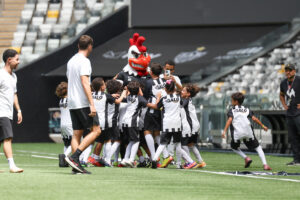 Tour Arena MRV lança ação para um visitante participar do Galo Camp