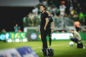 Domínguez destaca esforço e obediência tática da equipe