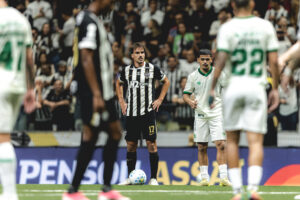 Galo pressiona, empata sem gols e decide vaga fora de casa