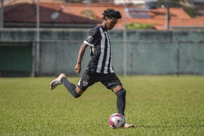 LATERAL DIREITO DO SUB15 - PIETRO