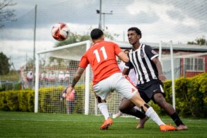 Atlético vence o Internacional e entra no G8 do Brasileiro Sub-17