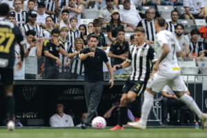 Domínguez iguala recorde de vitórias na Arena MRV