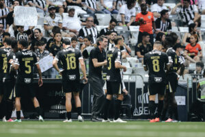 Um elenco que acredita: a força coletiva do Galo na virada
