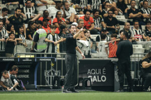 Domínguez é o técnico com mais vitórias na Arena MRV