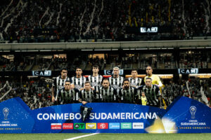 Galo é um dos dois clubes brasileiros que permanecem em três competições