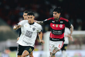 Galo melhora no segundo tempo, mas é superado no Rio