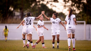 Vingadoras goleiam o Araguari por 11 a 0 e seguem invictas no Mineiro