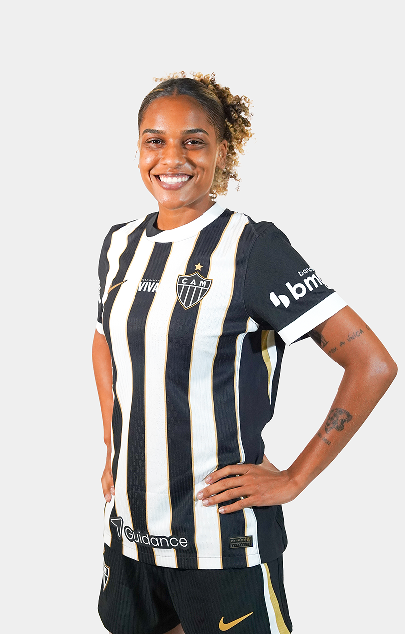 Foto meio-campista Larissa Nunes