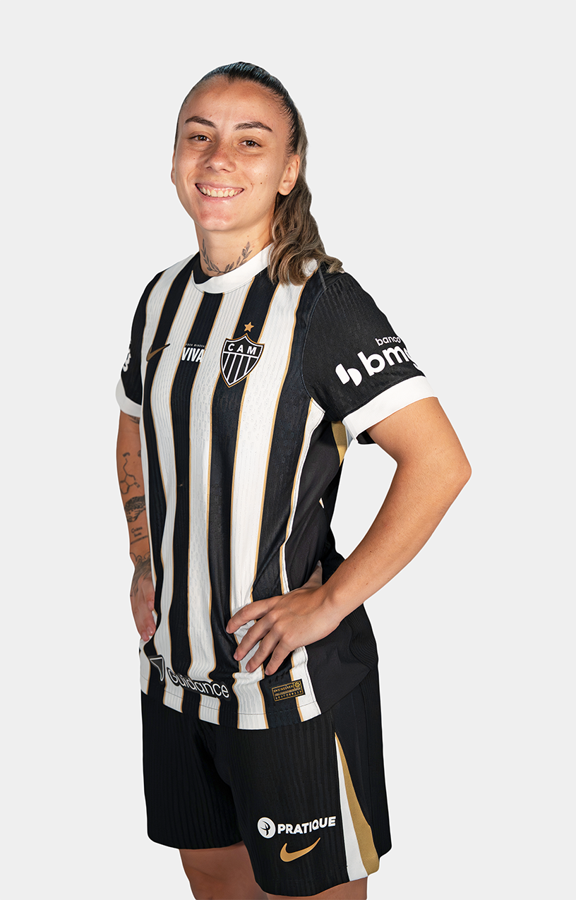 Foto meio-campista Lari Sanchez