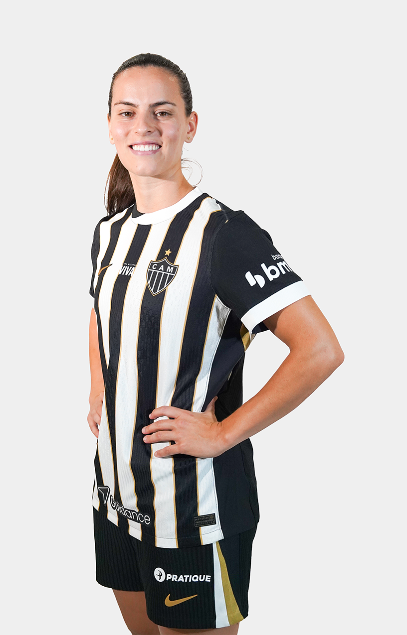 Foto meio-campista Laura Maria